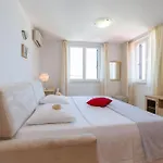 1 Bedroom Lovely In Vinjerac