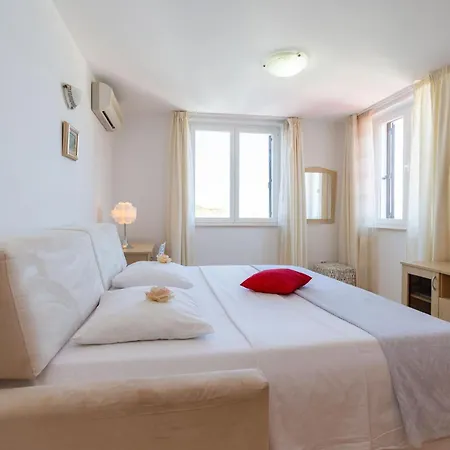 1 Bedroom Awesome In Vinjerac